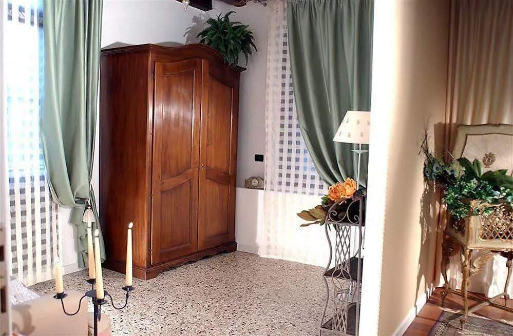 Alloggi Alla Rivetta Venice 2*,